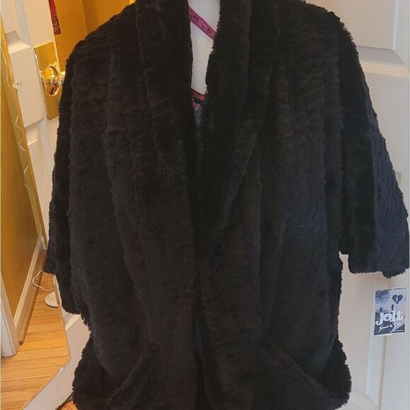 JOLT BLACK FAUX FUR JACKET - Picture 2 of 9